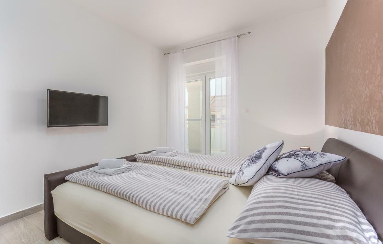 Stephany Apartman *