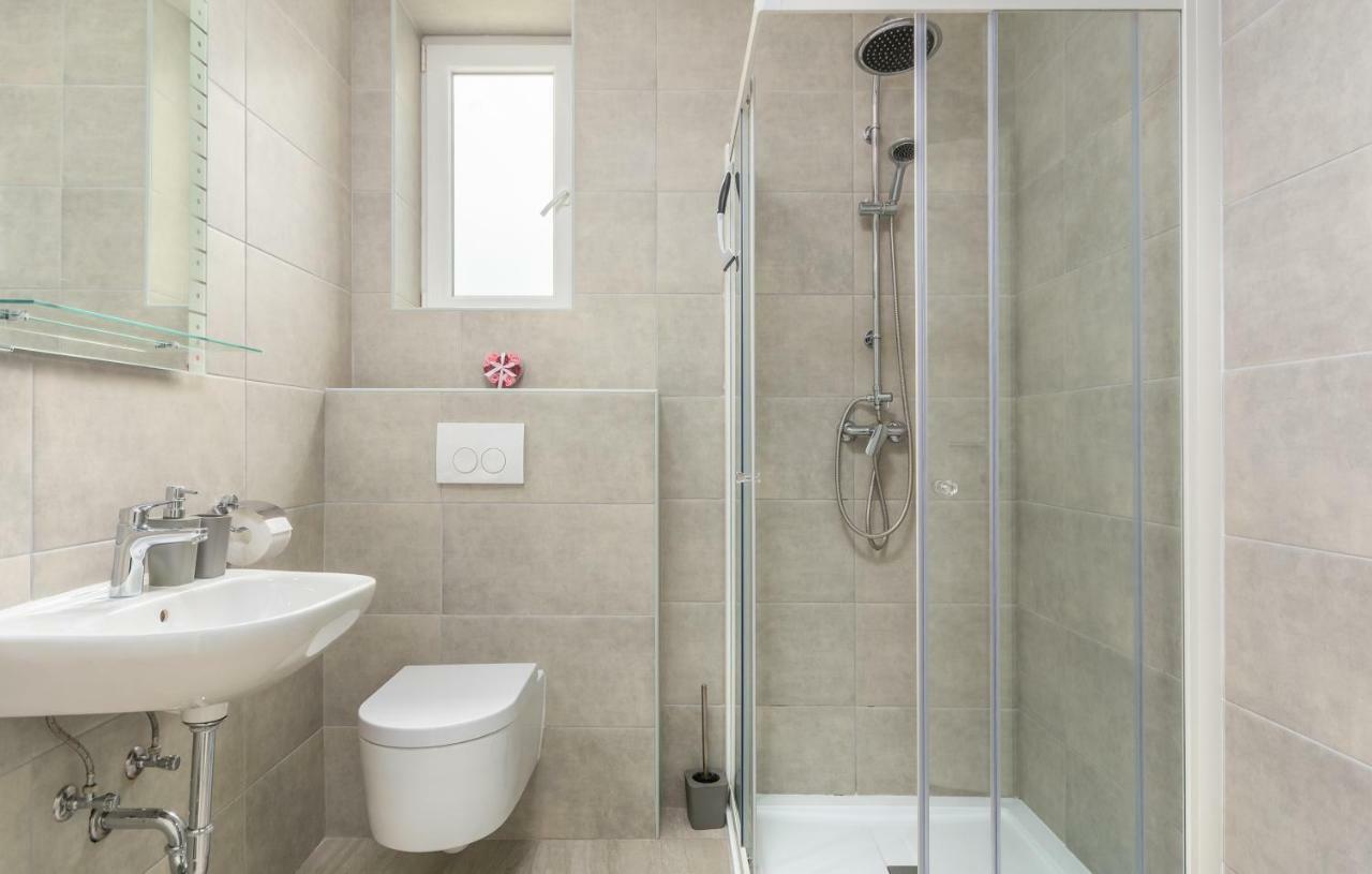 Stephany Apartman *