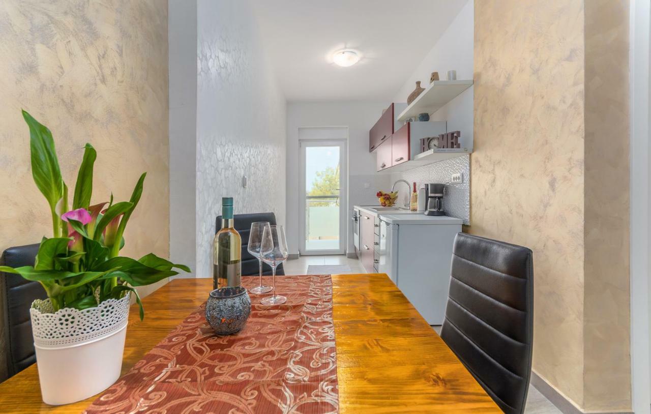 Stephany Apartment