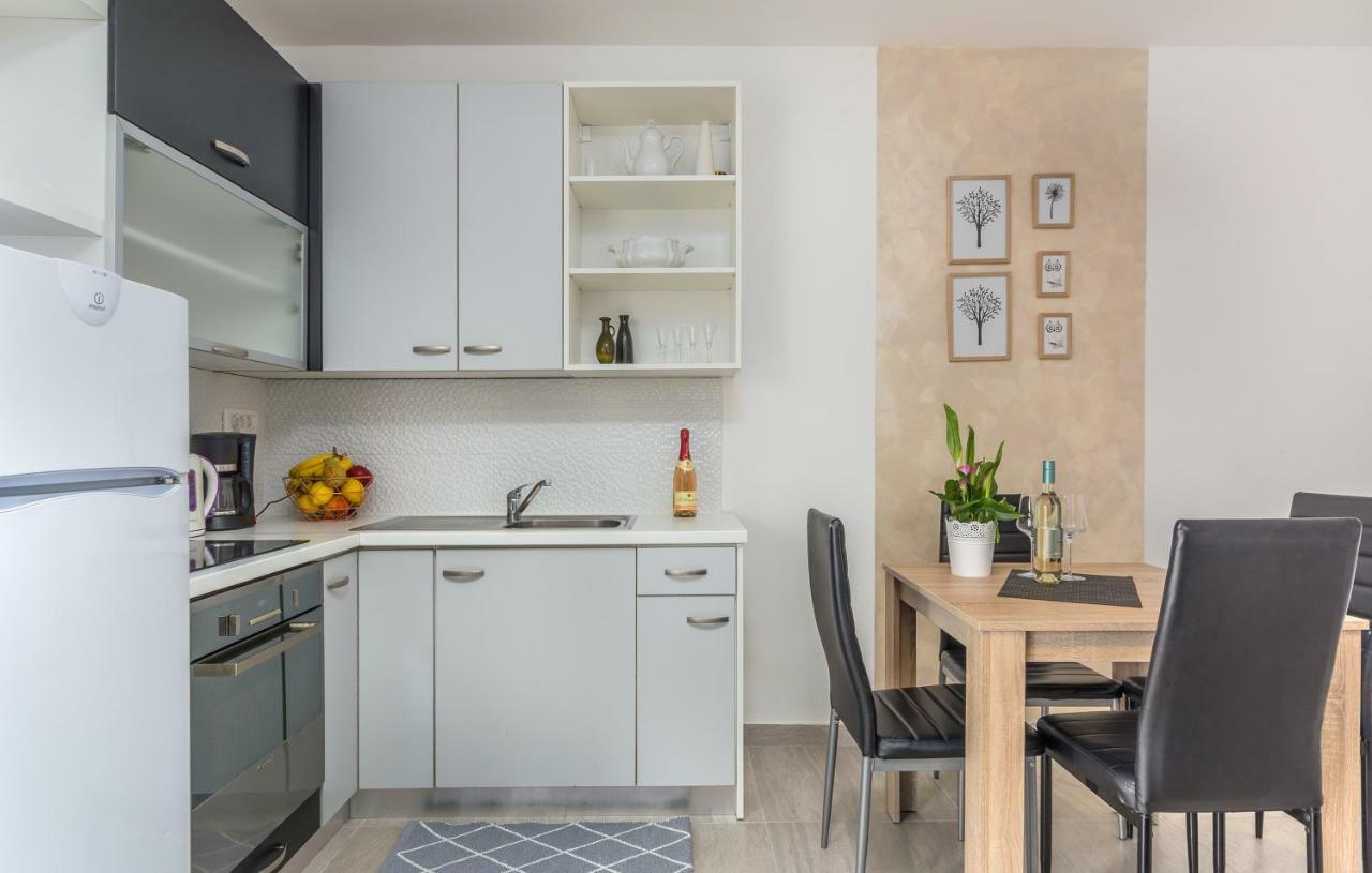 Stephany Apartment