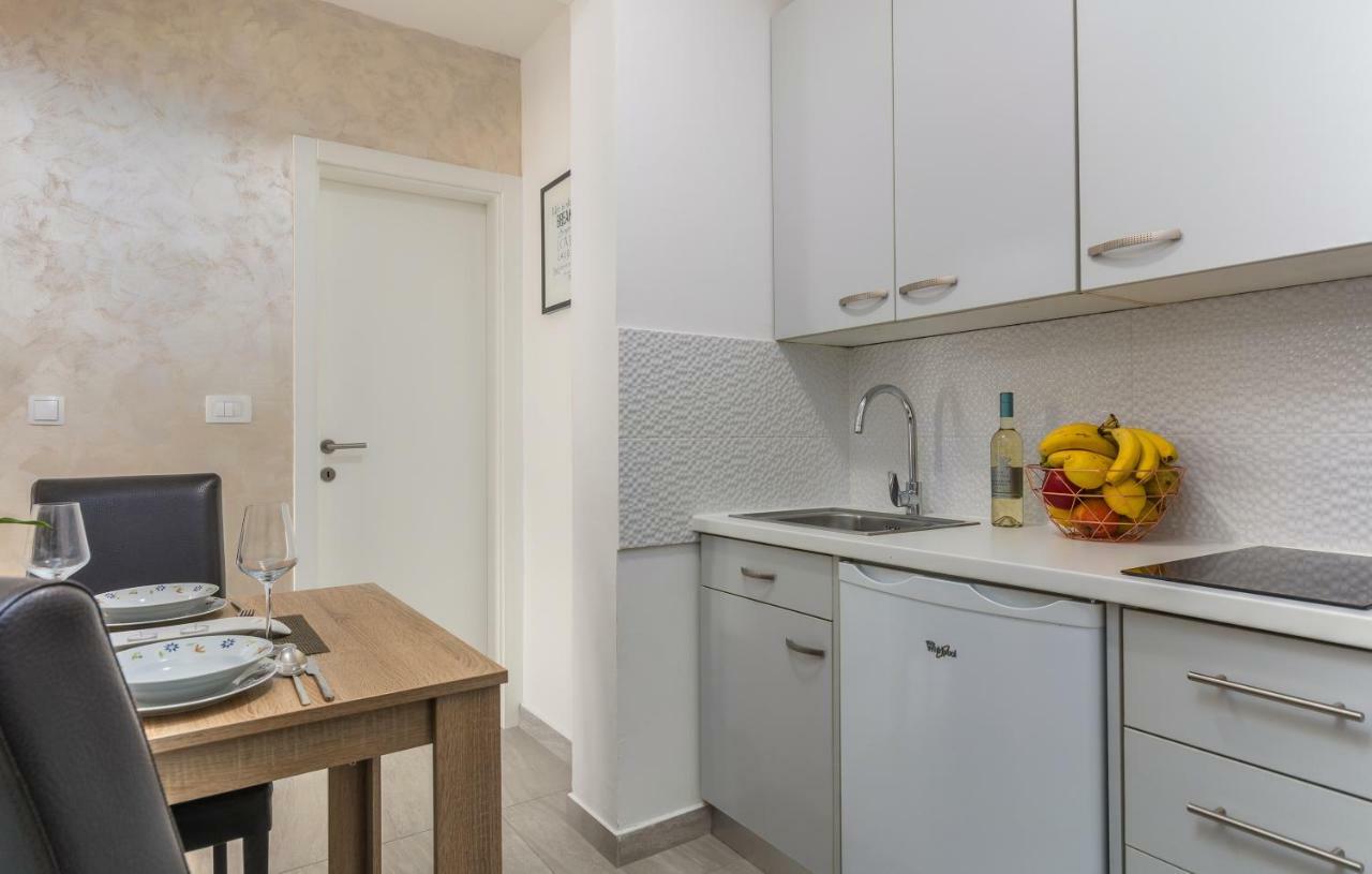 Stephany Apartment